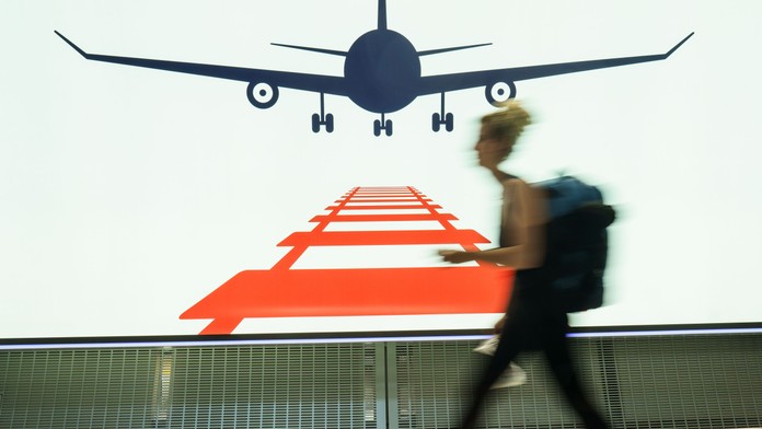 Žena na letisku (ilustračná snímka)