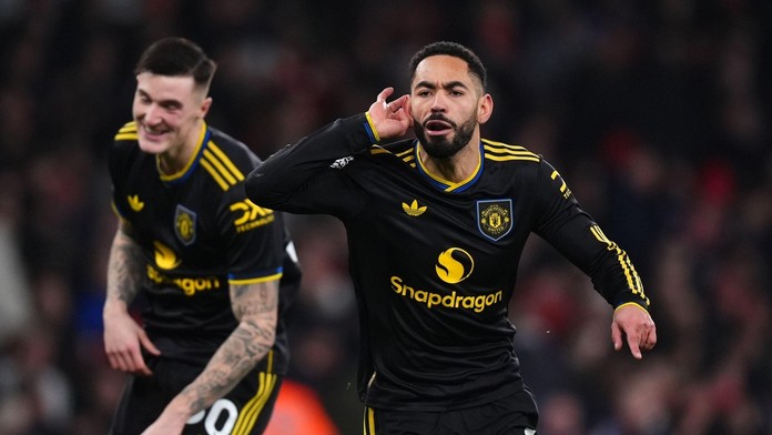 Šláger anglickej ligy ukoristil v závere Manchester United. Arsenal s prvou domácou prehrou