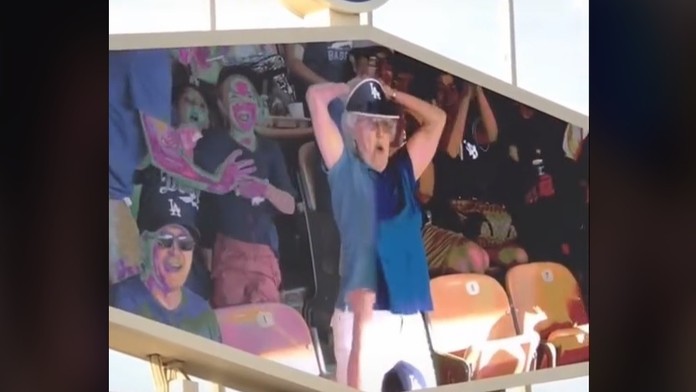 Tancujúca babička.