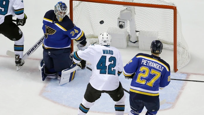 Hokejisti San Jose zvíťazili v noci na utorok v piatom zápase finále Západnej konferencie play off NHL na ľade St. Louis.