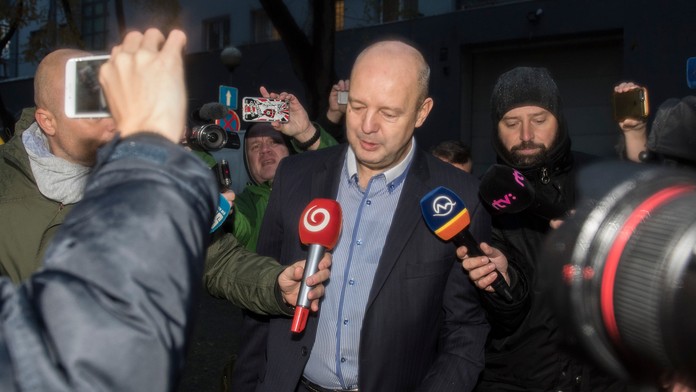 Exminister Pavol Rusko po prepustení z väzby v Bratislave.