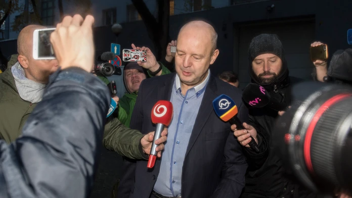Exminister Pavol Rusko po prepustení z väzby v Bratislave.