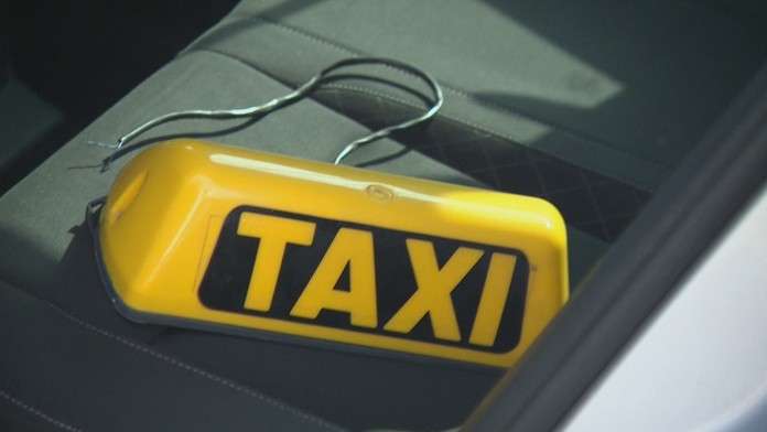 Odvezie vás po ôsmej večer taxík? 