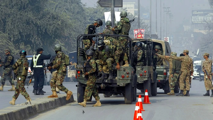 Pakistanské armádne jednotky prišli oslobiť zajatých školákov.