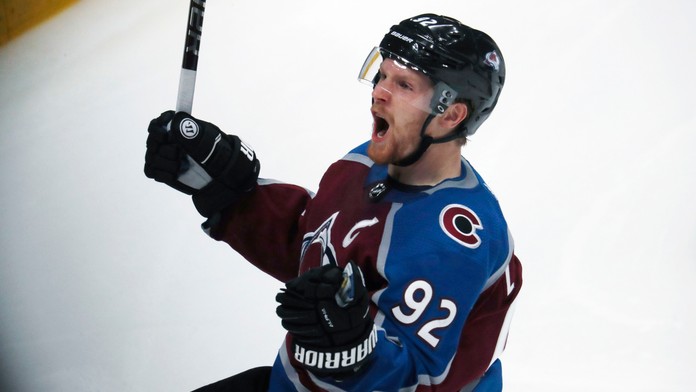 Gabriel Landeskog z Colorada oslavuje gól proti Montrealu.