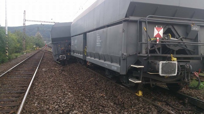 Vykoľajený vlak v Devínskej Novej Vsi.