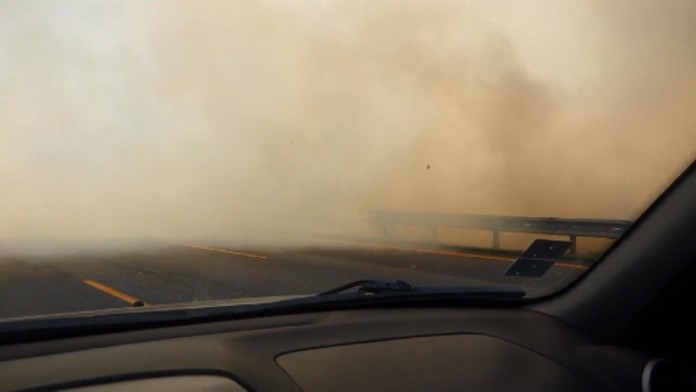 Kúdoly dymu na diaľnici: Málokto vie, ako sa správne zachovať