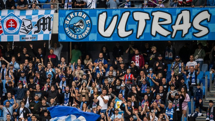 Slovan opäť pyká za správanie fanúšikov v ligových šlágroch. Klub musí zaplatiť mastnú pokutu