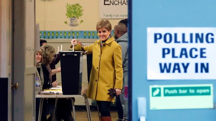 Predseda Európskej rady Charles Michel a predsedníčka Európskej komisie Ursula von der Leyenová