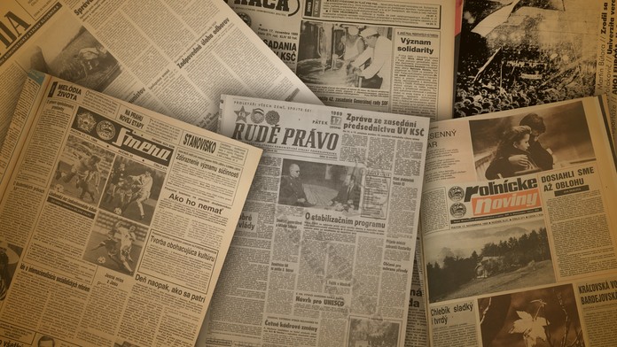 S takýmito titulkami vyšli noviny po 17. novembri 1989