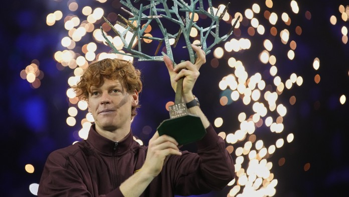 Jannik Sinner sa opäť stane svetovou jednotkou. Hviezdny Talian ovládol turnaj v Paríži