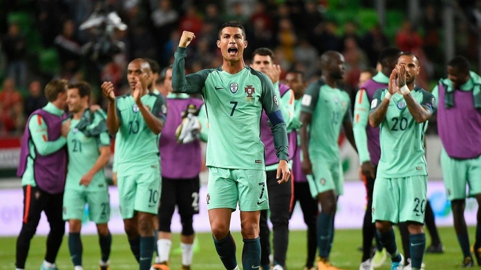 Ronaldo oslavuje svoj výstavný gól.