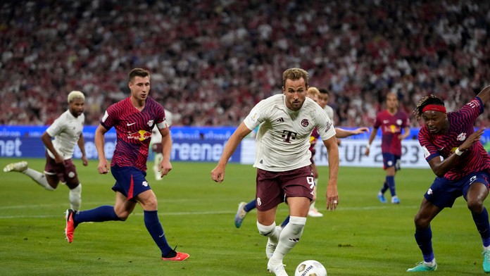 Premiéra Kanea za Bayern mala trpkú príchuť. Superpohár pre Lipsko hetrikom zariadil Olmo