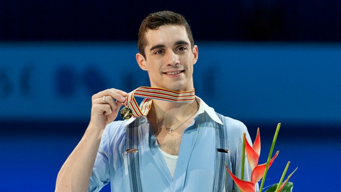 Španielsky krasokorčuliar Javier Fernandez so zlatou medailou na ME v Bratislave.