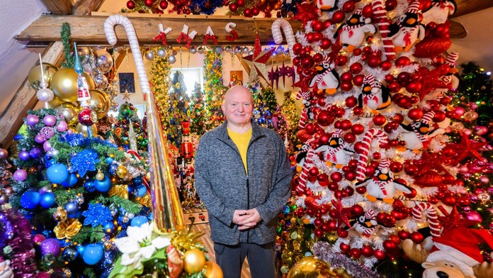 FOTO: Nový svetový rekord. Manželia majú doma 621 vianočných stromčekov