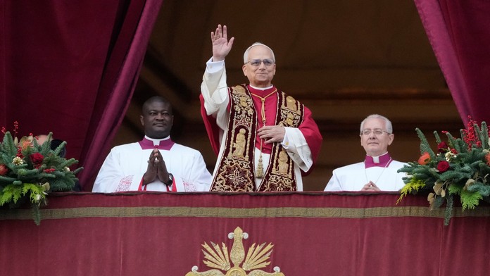 Pápež Lev XIV. udelil tradičné požehnanie Urbi et orbi (Mestu a svetu)