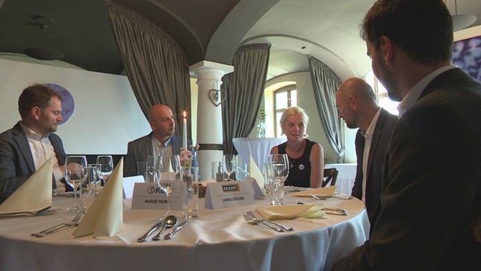 Zlatica Kušnírová a lídri opozície na spoločnom obede.