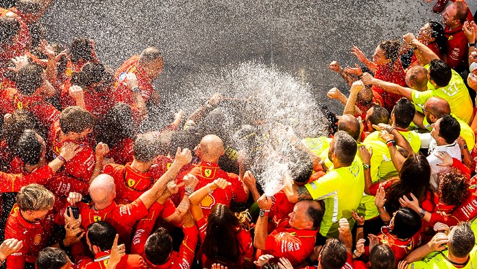 GALÉRIA: Nezabudnuteľné momenty v cieli. Nadšení fanúšikovia prekričali aj monoposty