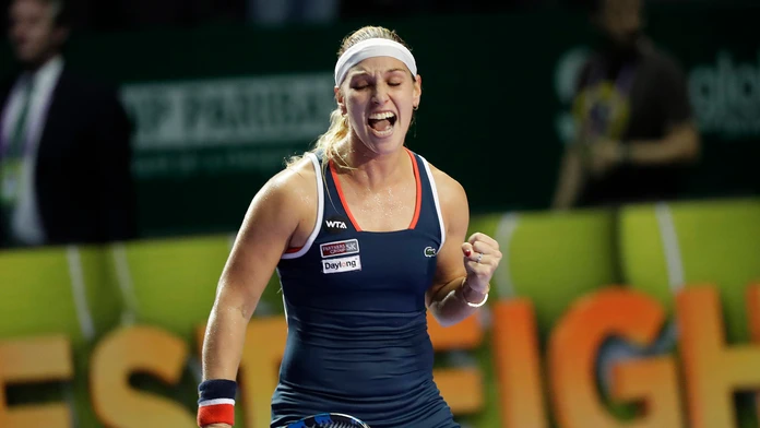 Slovenská tenistka Dominika Cibulková sa teší po výhre 6:3 a 7:6 nad Rumunkou Simonou Halepovou v zápase červenej skupiny na pre