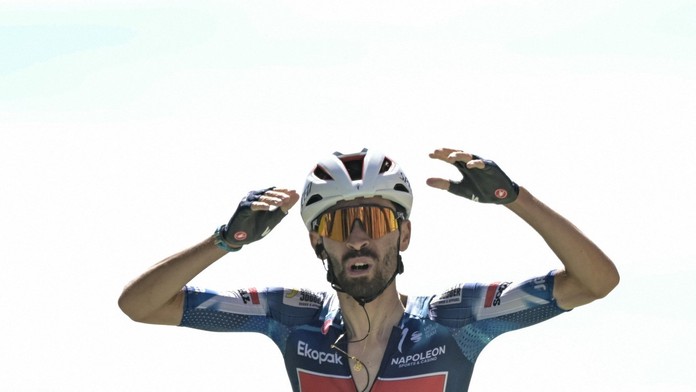 Paret-Peintre vyhral na Ventoux. Domáci cyklista zaznamenal najväčší úspech v kariére