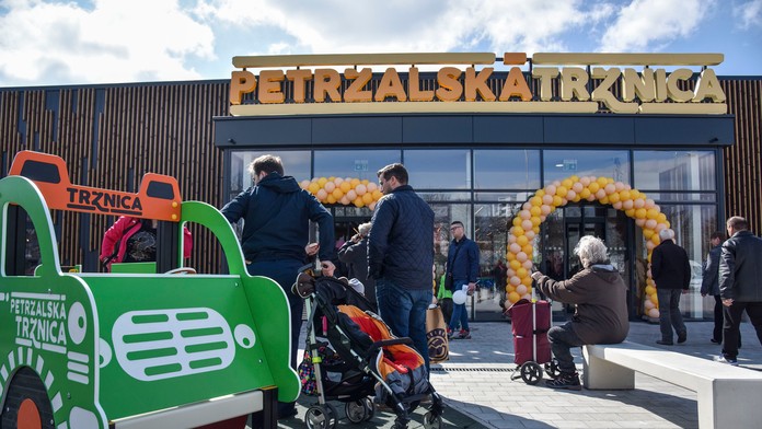 Novootvorená Petržalská tržnica.