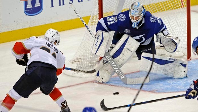 Slovenský brankár Tampa Bay Lightning Peter Budaj.