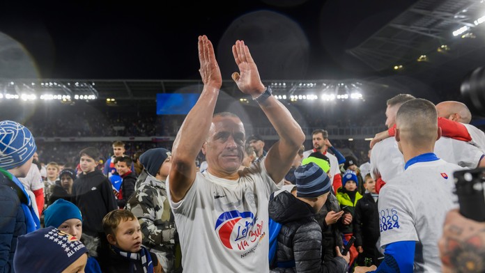 Špekulácie potvrdil aj Fabrizio Romano. Slovenská reprezentácia sa už o trénera deliť nebude