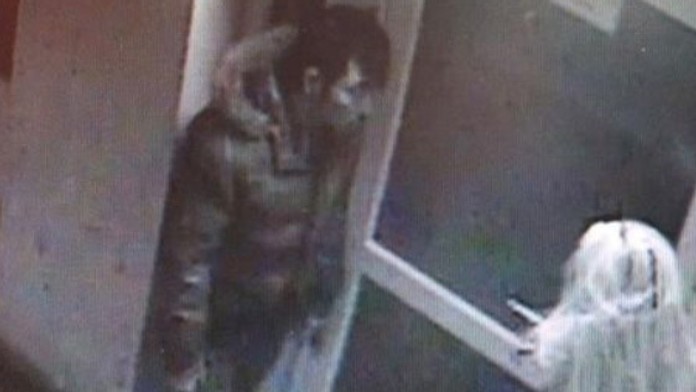 V Prahe napadli dve ženy. V prvom prípade má polícia k dispozícii aj kamerové záznamy.