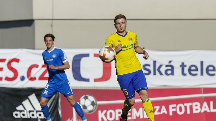 Matěj Votava (vpravo) počas dueli proti Libercu.