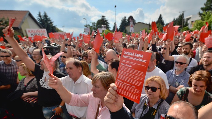 Protest pred Bonaparte.