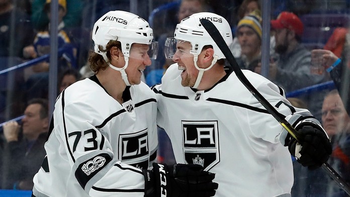 Policajti, ktorí zachránili mladú mamičku