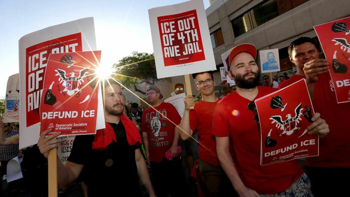 Účastníci protestu proti Trumpovi v Phoenixe