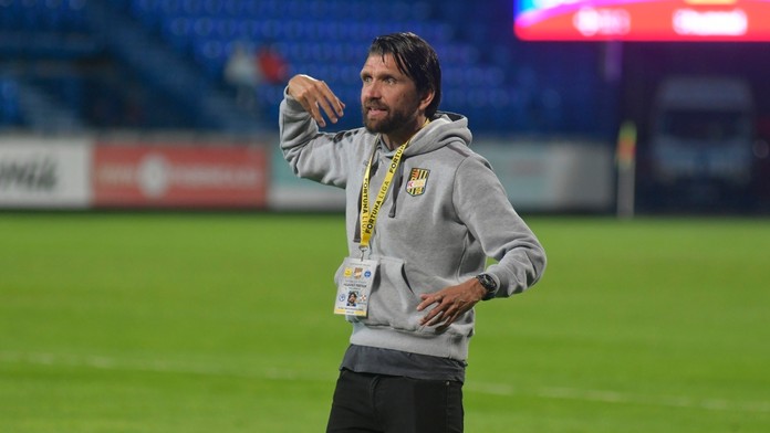 Tenista Norbert Gombos sa teší po výhre nad Švajčiarskom v 1. skupine euroafrickej zóny Davis cupu.