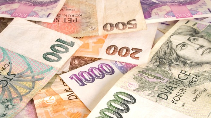 Máte doma české bankovky? Pozor, s niektorými od piatka už nezaplatíte