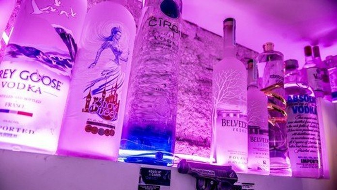 Miliónová fľaša vodky.