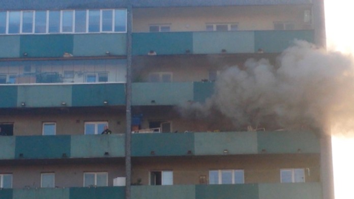 Požiar bytu na 14. poschodí na Karadžičovej ulici v Bratislave.