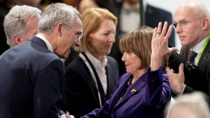 Generálny tajomník NATO Jens Stoltenberg a Nancy Pelosiová 