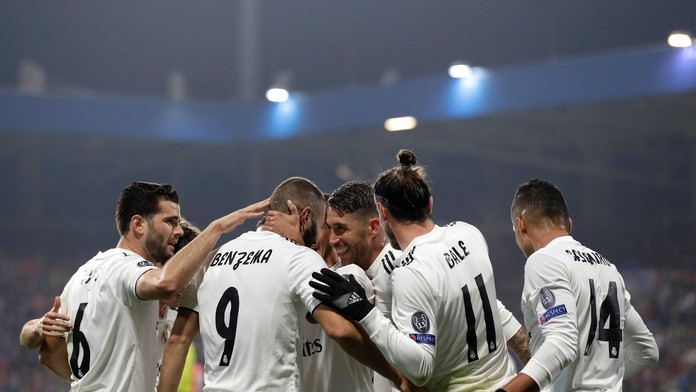 Radosť hráčov Realu Madrid po góle v dueli LM na pôde Plzne.