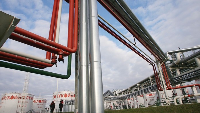 Brusel uviedol dôvody, pre ktoré nepomohol Slovensku a Maďarsku v kauze prerušenia tranzitu ruskej ropy