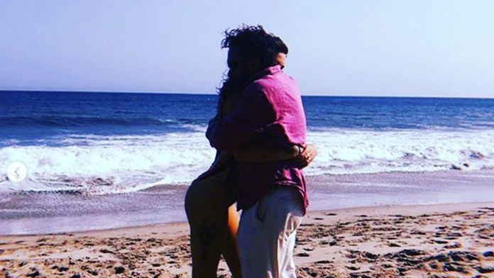 Ryan Dzingel sa pripravuje na hit.