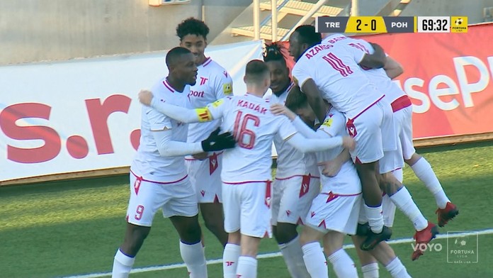 Trenčania sa radujú po druhom góle do siete Pohronia.