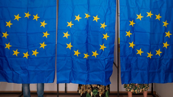 Analytik nevylučuje referendum o vystúpení z EÚ: Ľudia okolo Fica sú ochotní obetovať veľa, aby zostali pri moci, dodal