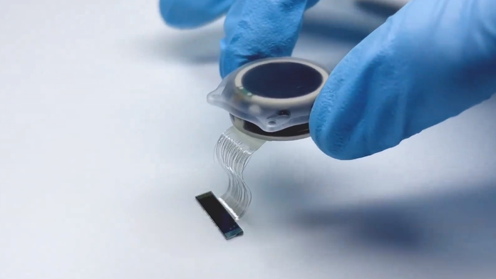 Muskov Neuralink priznal problém s čipom, ktorý implantovali do mozgu prvého pacienta