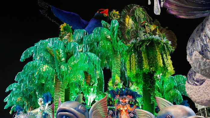 Tanečníčka zo samby školy Unidos da Vila Maria počas sprievodu v Sao Paolo.