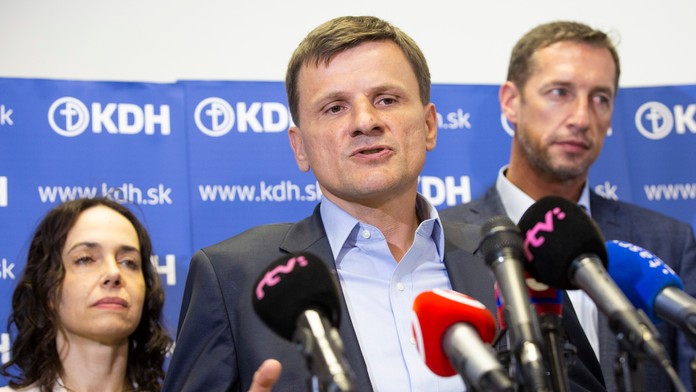 Miriam Lexmann (vľavo), predseda KDH Alojz Hlina a podpredseda KDH Milan Majerský