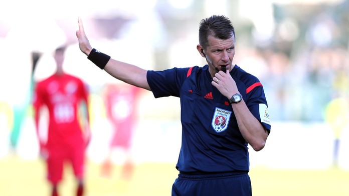 Český rozhodca si poriadne zavaril. Pre sporné verdikty čelí viacerým obvineniam