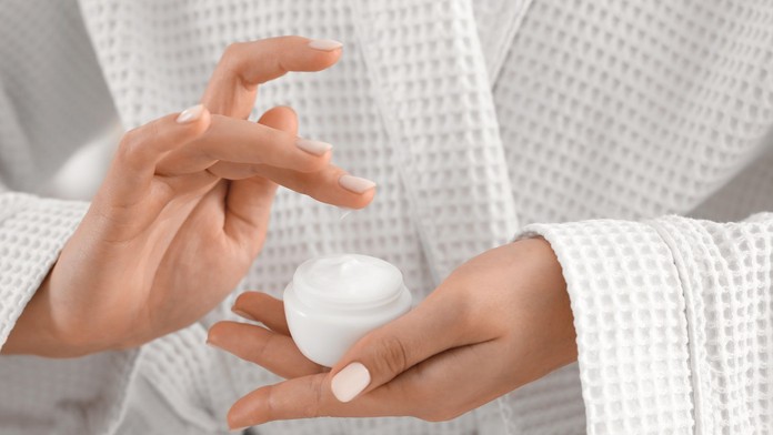 Kozmetický gigant sťahuje z predaja obľúbený pleťový krém. Môže obsahovať látku, ktorá spôsobuje rakovinu