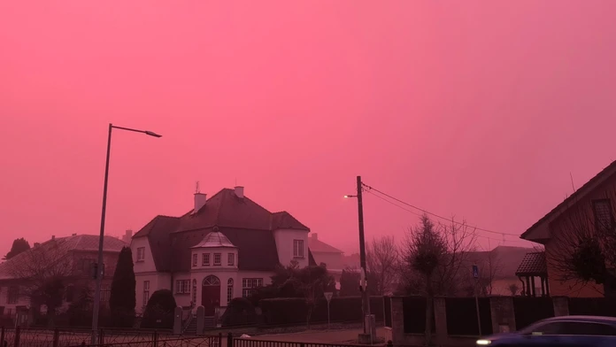 Ružová hmla v Spišskej Novej Vsi. 