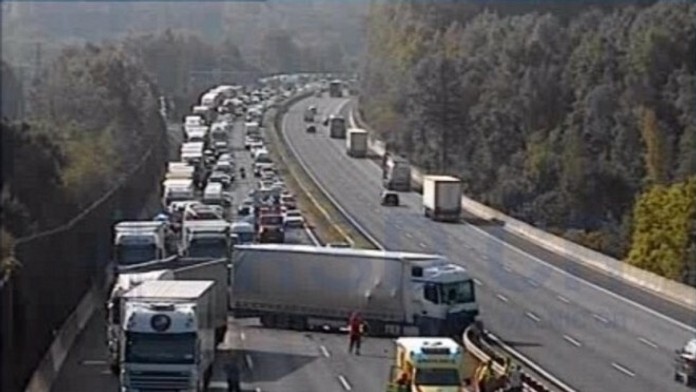 Nehoda kamiónov na D1 pri Prahe