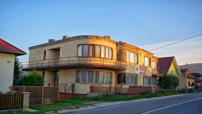 S unikátom na Spiši je koniec. Dom, ktorý roky vyvolával diskusiu, zrovnali so zemou